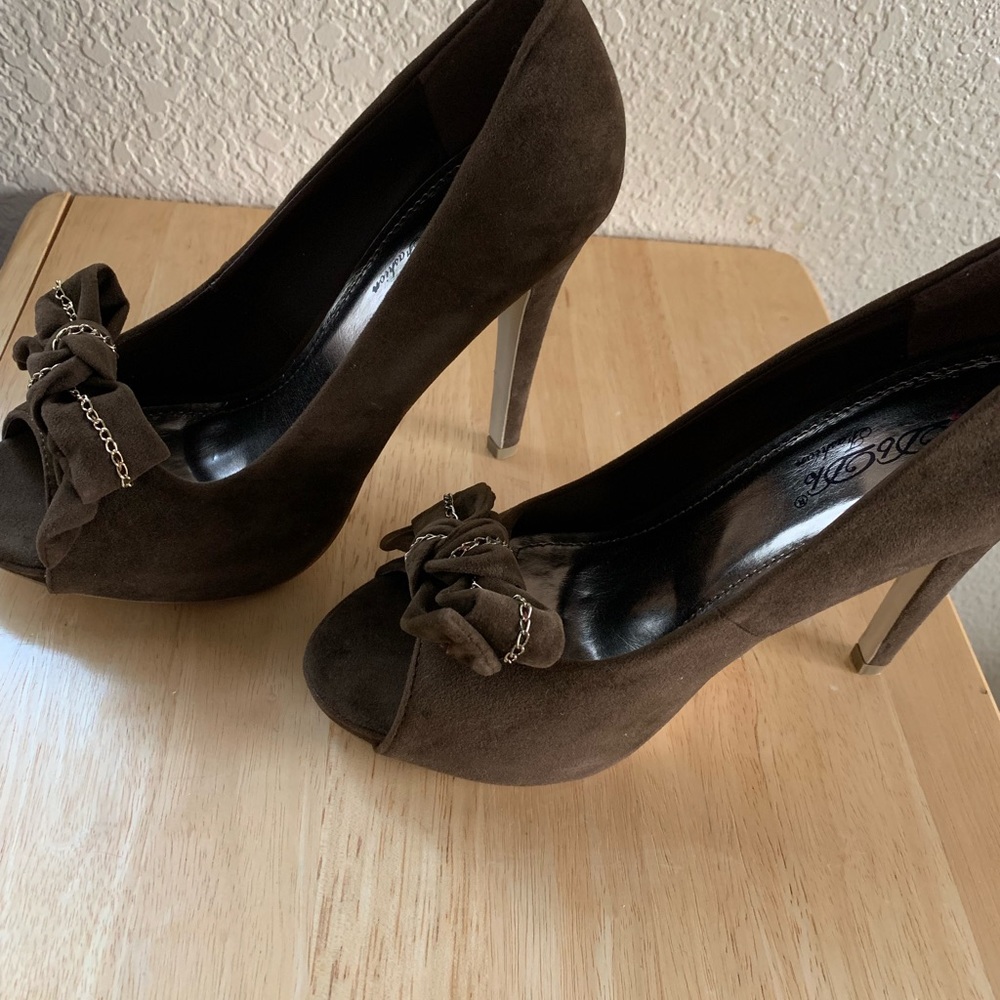 Heels - Picture 3 of 6